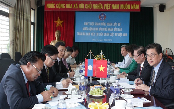 Chủ tịch LĐLSVN Đỗ Ngọc Thịnh tiếp thân mật Đoàn đại biểu luật sư Lào