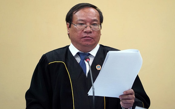 Chiếc áo choàng của thẩm phán