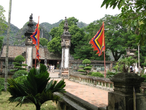 "Bắc môn tỏa thược"