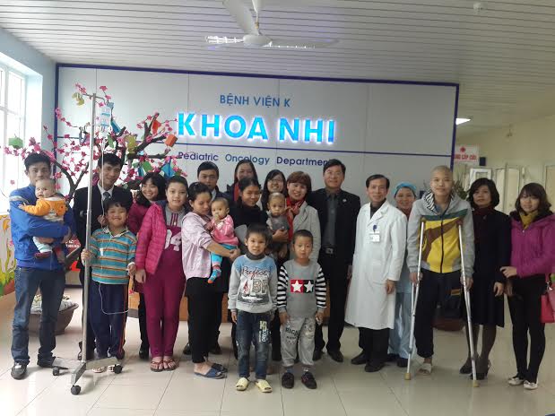 Đoàn TNCS Hồ Chí Minh Đoàn luật sư TP Hà Nội thăm và trao quà từ thiện cho các bệnh nhân mắc bệnh hiểm nghèo