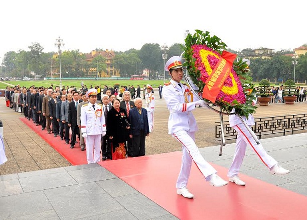 Câu lạc bộ Thơ Đoàn luật sư TP Hà Nội nhận Cờ thi đua và tổ chức giao lưu thơ xuân