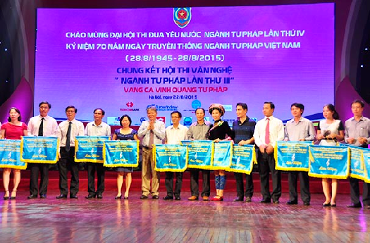 Vang ca vinh quang Tư pháp