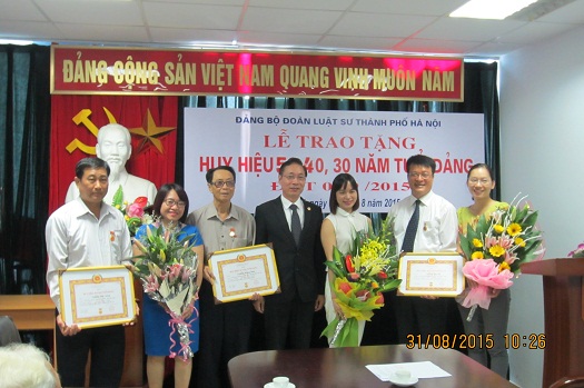 Đảng bộ Đoàn luật sư thành phố Hà Nội tổ chức Lễ trao huy hiệu Đảng đợt 02-9