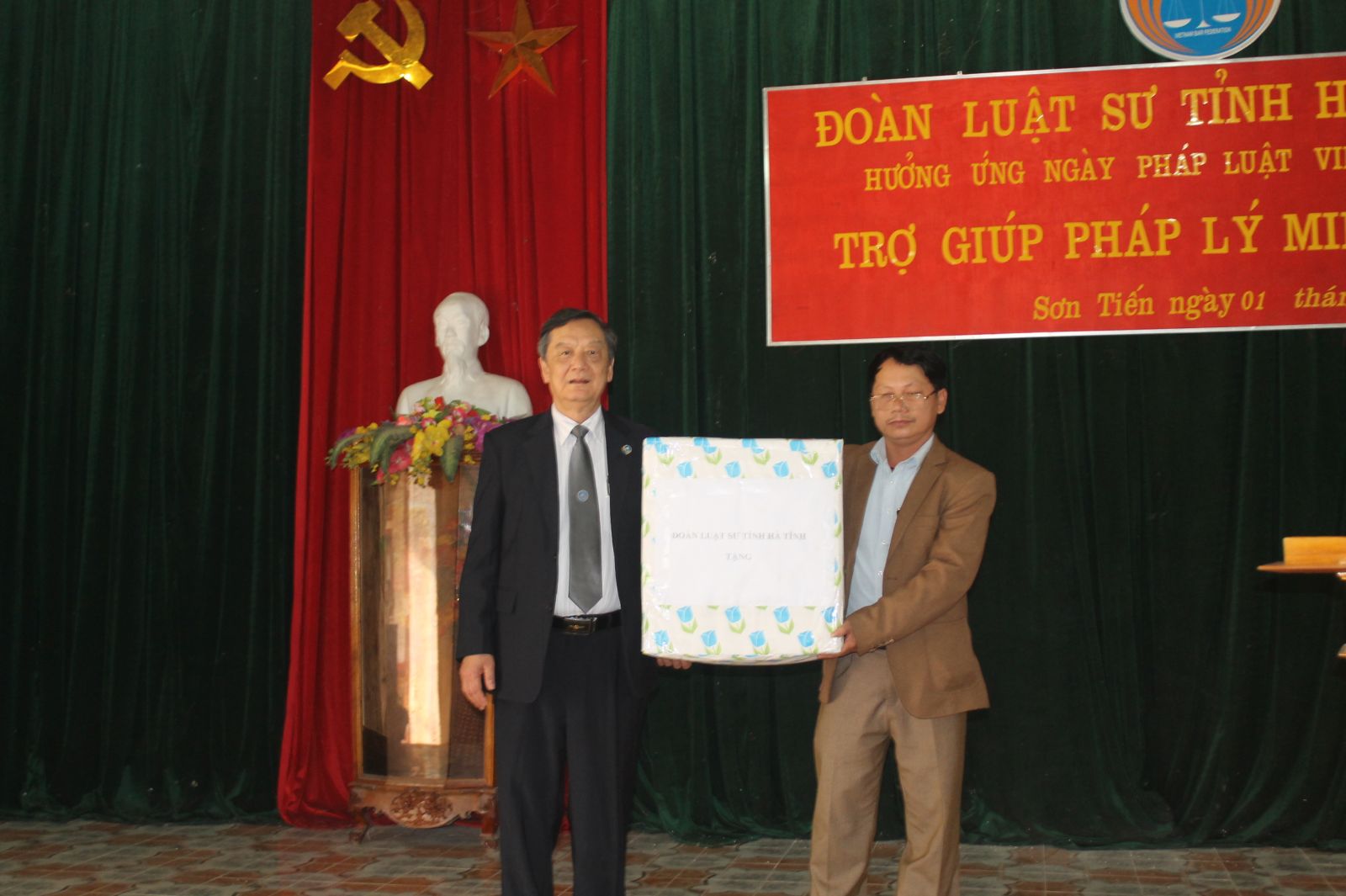 ĐLS tỉnh Hà Tĩnh: Tổ chức chương trình TGPL miễn phí cho đồng bào vùng sâu vùng xa và trao quà cho các hộ có hoàn cảnh khó khăn tại xã Sơn Tiến, huyện Hương Sơn, tỉnh Hà Tĩnh