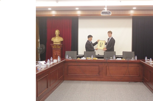 Chủ tịch Liên đoàn Luật sư Việt Nam tiếp Đại diện Đại sứ quán Anh Quốc tại Việt Nam